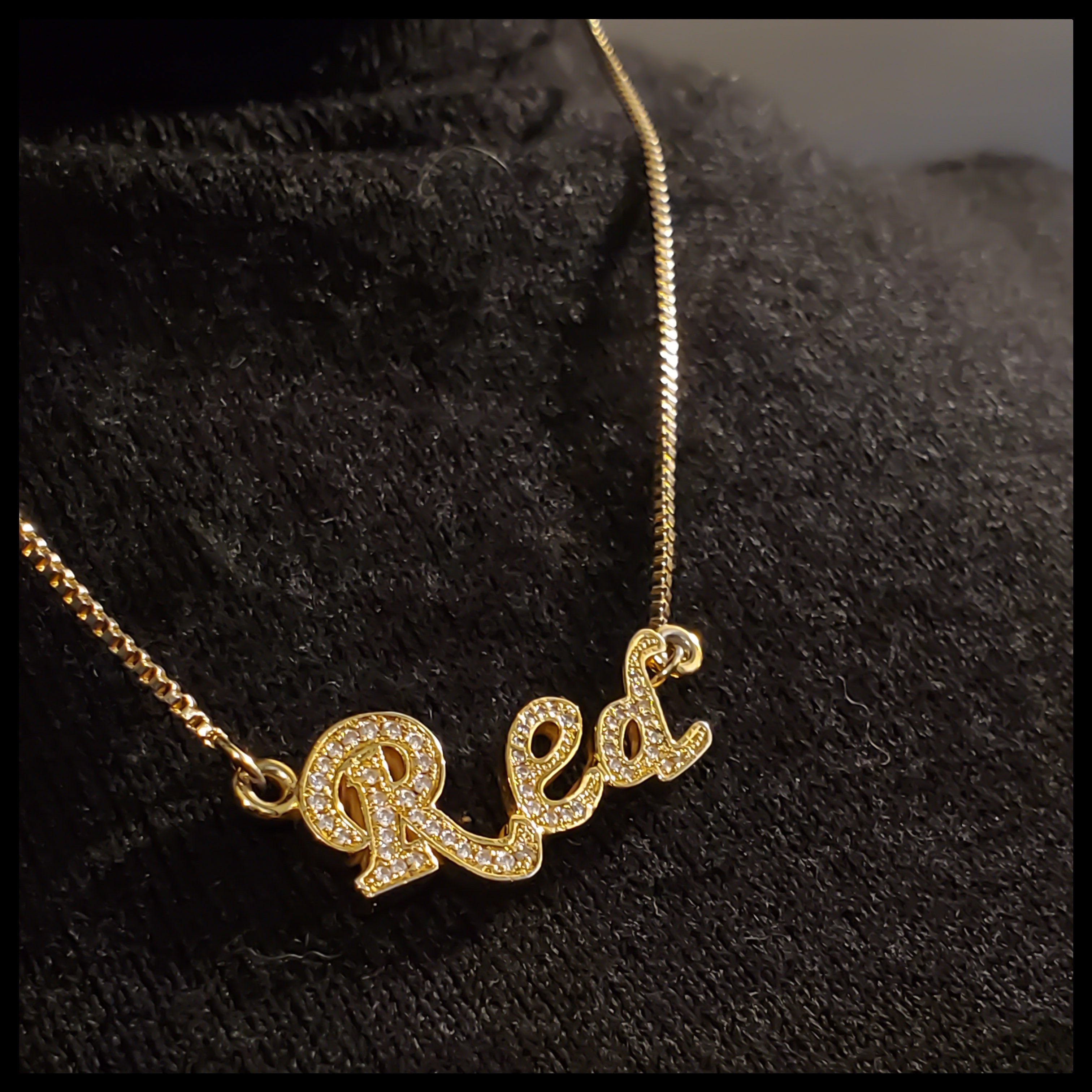 Bold Curl Letter Font Pendant